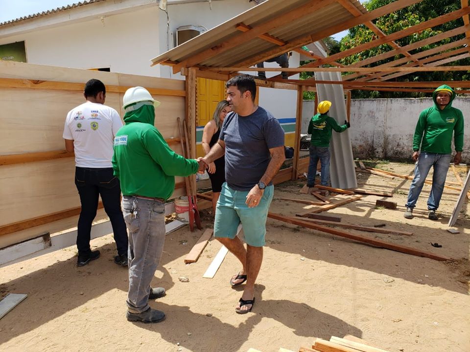 Prefeito visita obra do novo centro administrativo da Secretaria de Assistência Social.